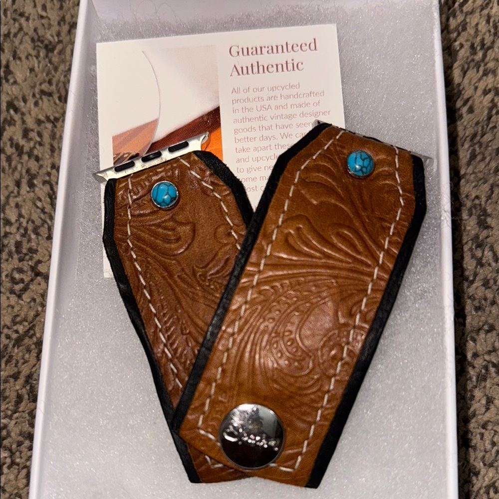 Spark*L Bow Band Leather Embossed For Apple Watch - image 1